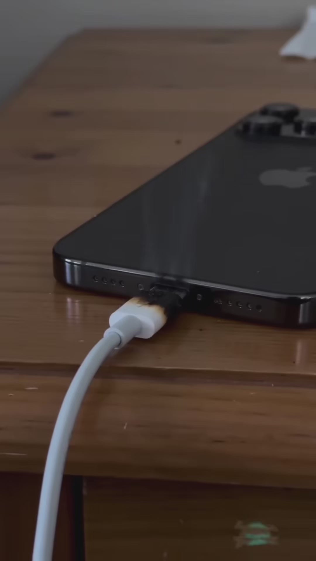 AI Smart Auto-Stop Charging Adapter
